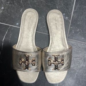 Tory Burch size 6 gold